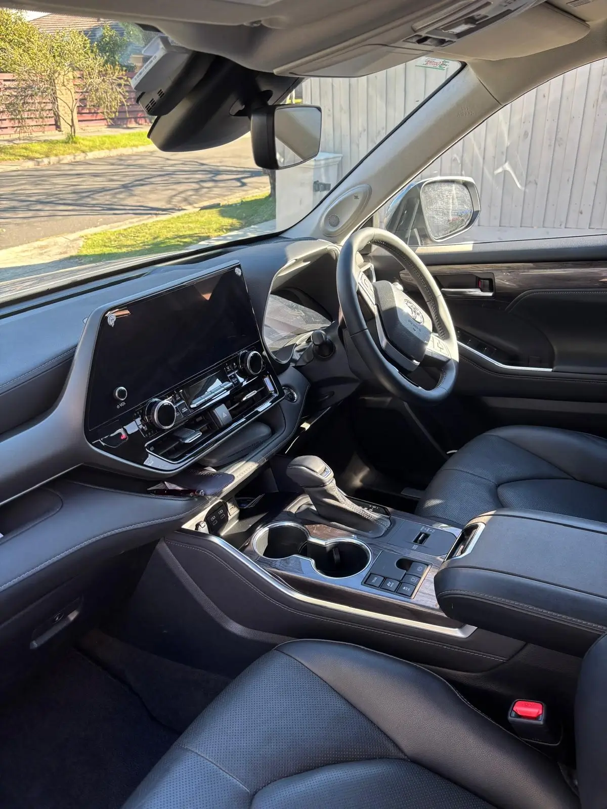 Before and after paint polishing restoring deep gloss to car paint